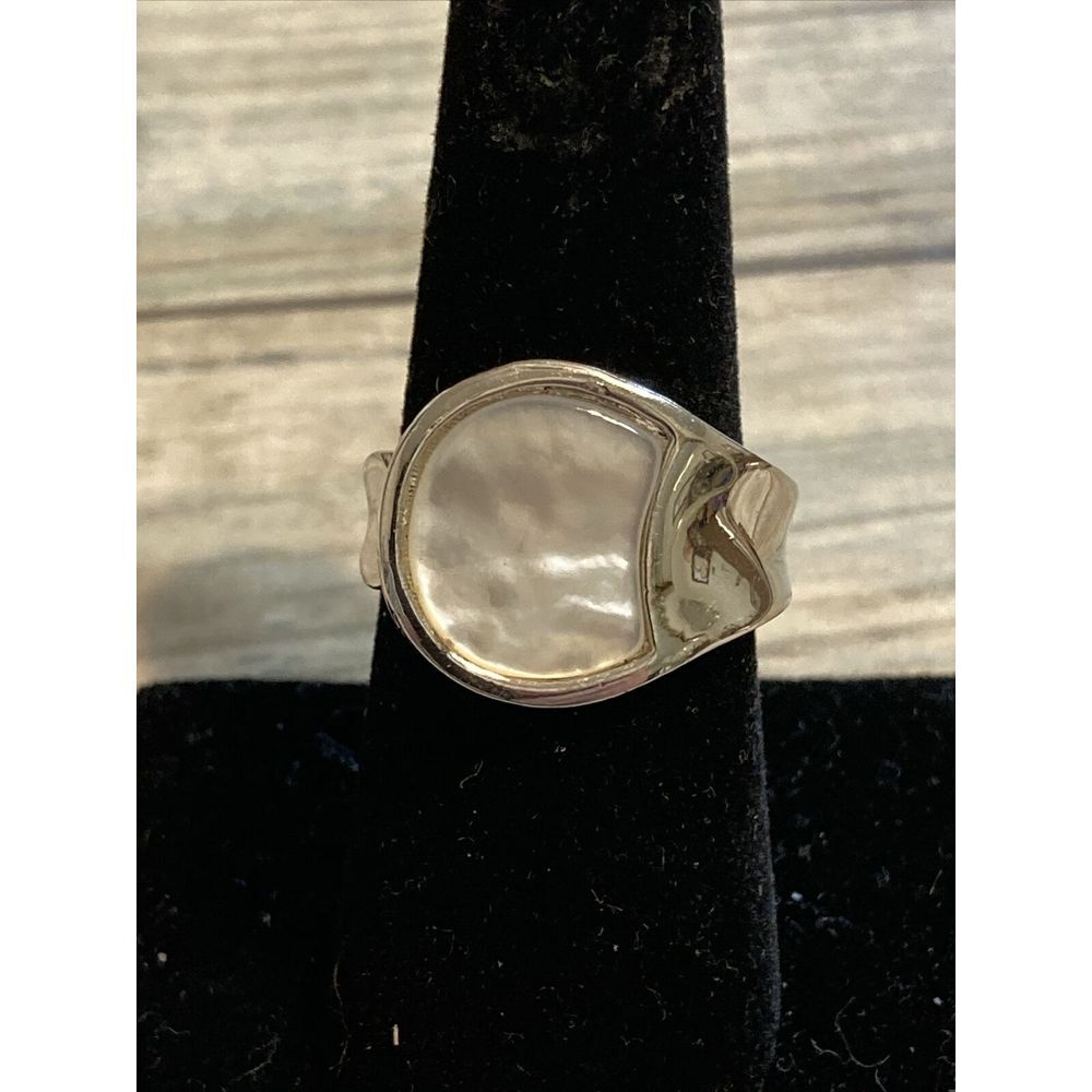 Mother of Pearl Silver plated tone Spoon Ring White MOP NWOT size 7
